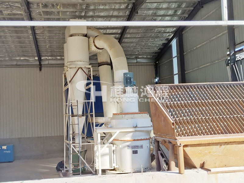 內(nèi)蒙古某膨潤土磨粉機(jī)HC1500擺式磨粉機(jī)磨粉機(jī)現(xiàn)場(chǎng) 內(nèi)蒙古某膨潤土磨粉機(jī)HC1500擺式磨粉機(jī)磨粉機(jī)現(xiàn)場(chǎng)