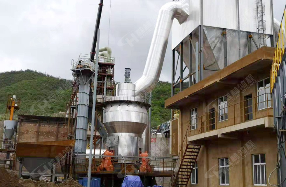 HLM2000赤鐵礦石立式輥磨機遼寧某礦區桂林鴻程客戶現場 HLM2000赤鐵礦石立式輥磨機遼寧某礦區桂林鴻程客戶現場